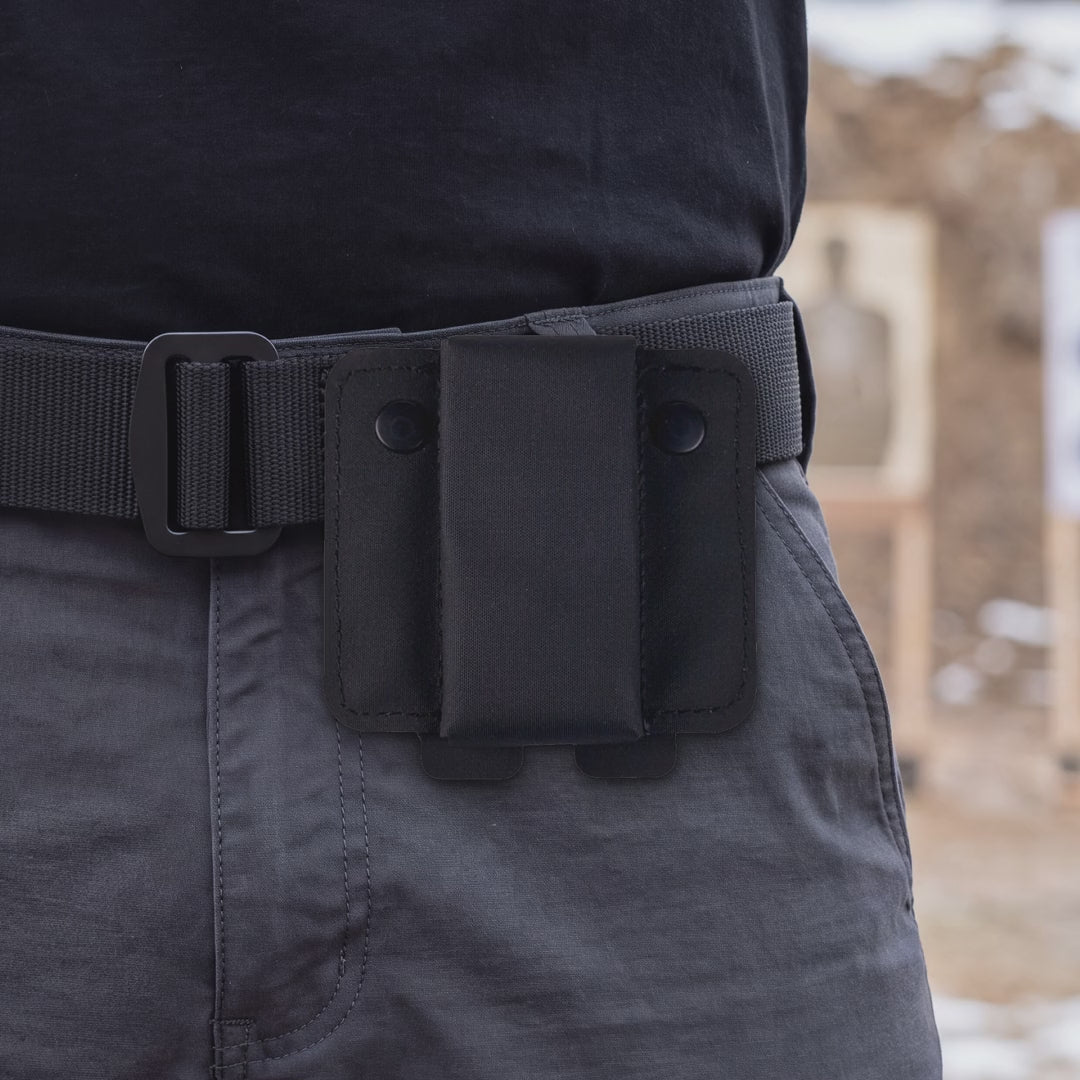 ICONTACTIC Magnetic Retention Catch on the front of a plate carrier, on a side cummerbund and on a belt